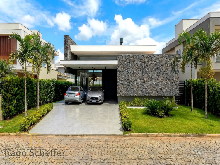 Casa com 4 dormitórios  em Torres 