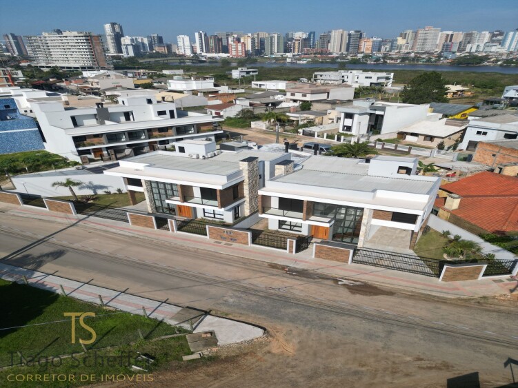 Casa com 3 dormitórios  em Passo de Torres 