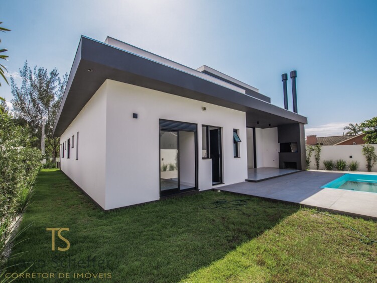 Casa com 4 dormitórios  em Passo de Torres 