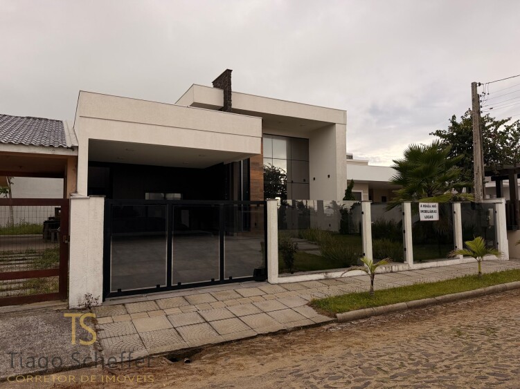 Casa com 3 dormitórios  em Passo de Torres 