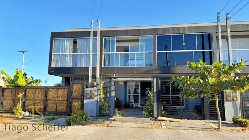 Sobrado Duplex com 2 dormitórios  em Torres 