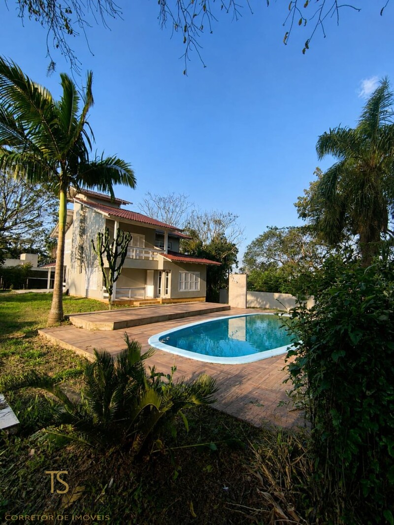 Casa com 3 dormitórios  em Torres 
