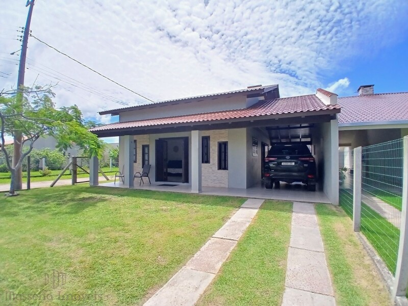 Casa com 3 dormitórios  em Torres 