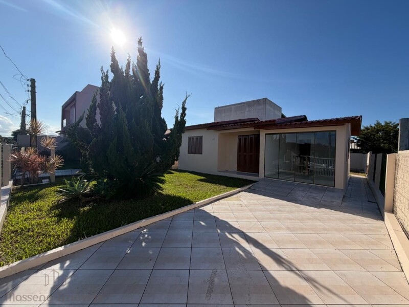Casa com 2 dormitórios  em Torres 
