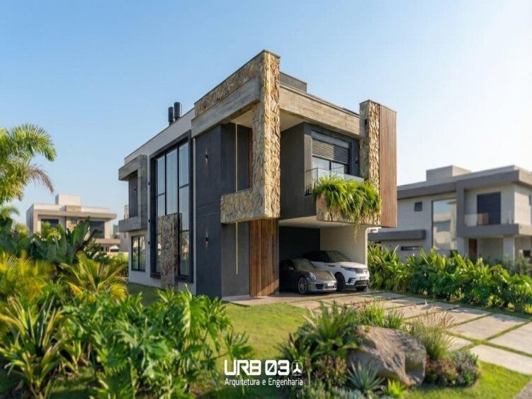 Casa com 4 dormitórios  em Torres 