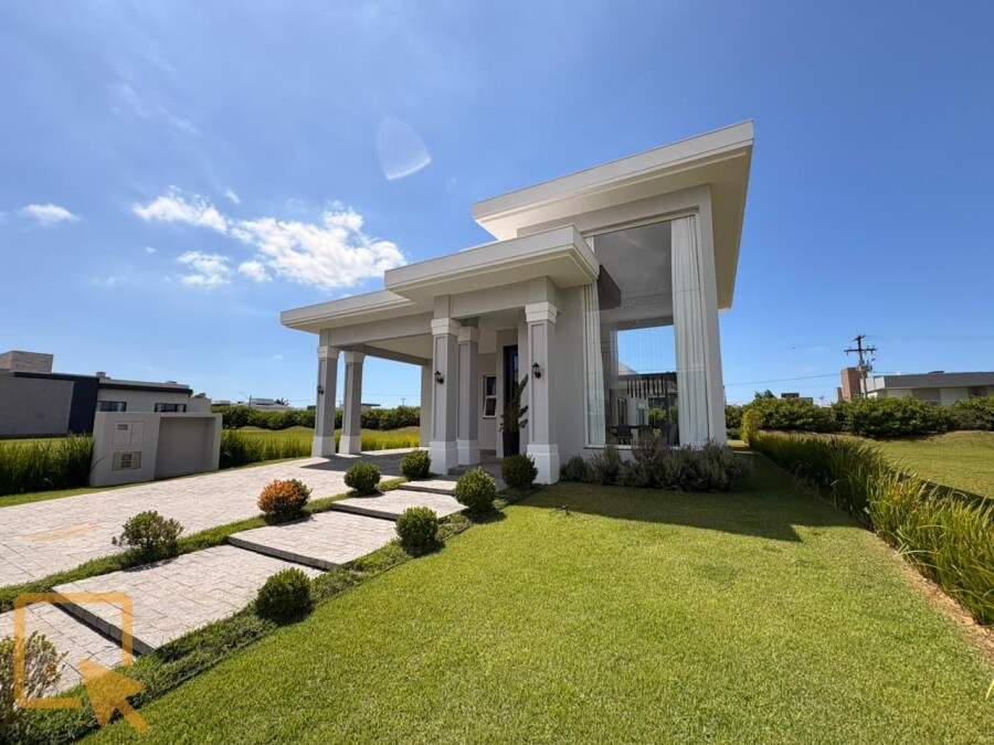 Casa com 3 dormitórios  em Torres 