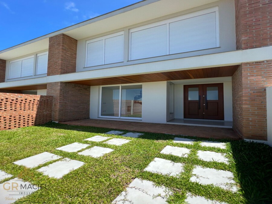 Sobrado Duplex com 2 dormitórios  em Passo de Torres 