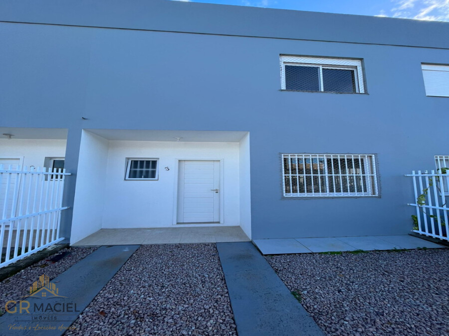 Sobrado Duplex com 2 dormitórios  em Passo de Torres 