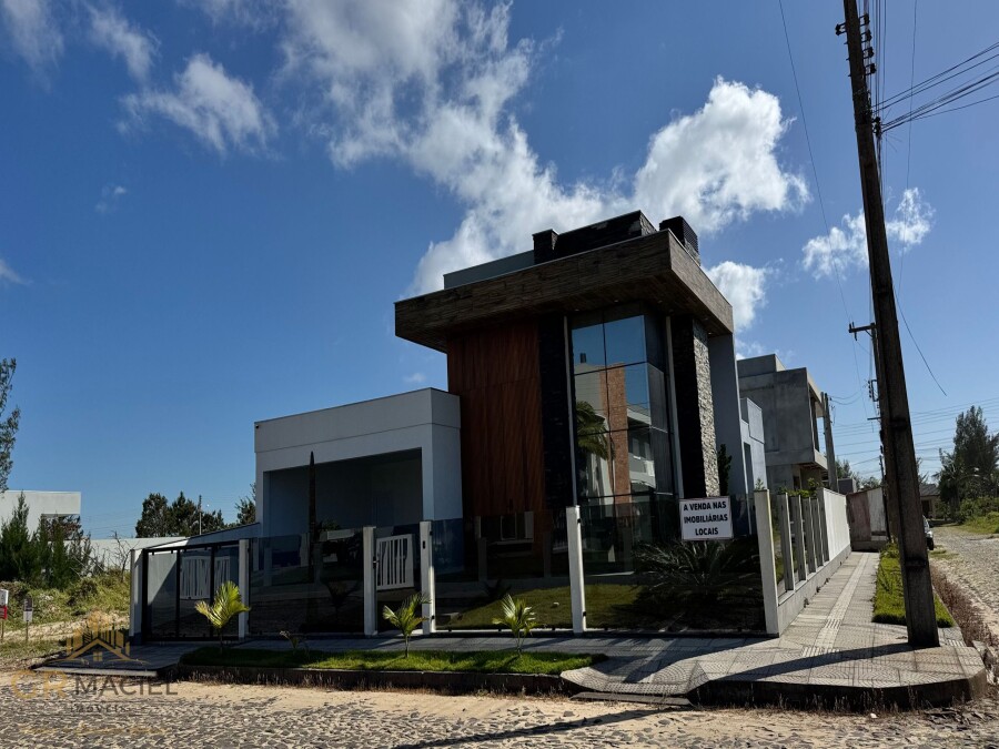 Casa com 3 dormitórios  em Passo de Torres 