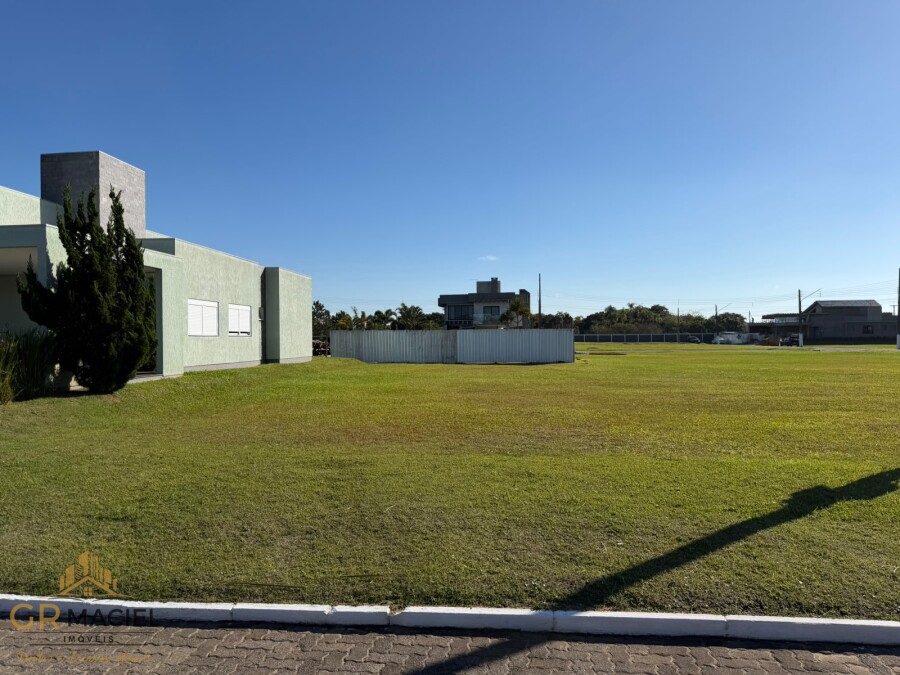 Lote no Condomínio Villas do Mar, com marina privativa